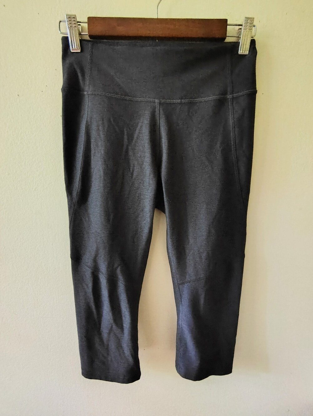 Outdoor Voices Gray High Rise Capri Leggings Small Yoga Workout Athleisure Run